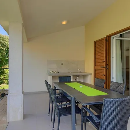Сasa de vacaciones Mit Privatpool Fuer 10 Personen Ca 200 Qm In Banjole, Istrien Istrische Riviera *