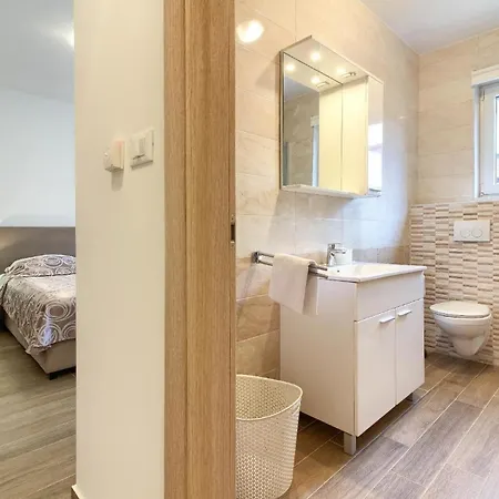 Mit Privatpool Fuer 10 Personen Ca 200 Qm In Banjole, Istrien Istrische Riviera *