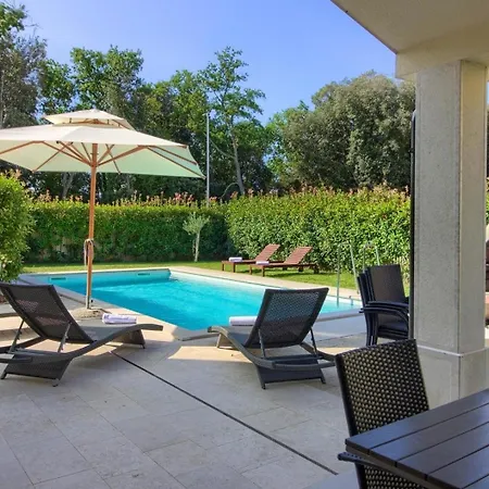 Сasa de vacaciones Mit Privatpool Fuer 10 Personen Ca 200 Qm In Banjole, Istrien Istrische Riviera *